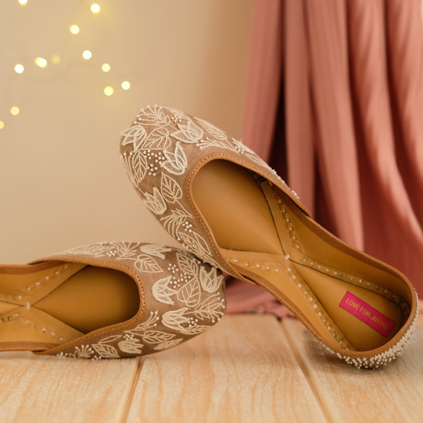 FLOWERET JUTTIS